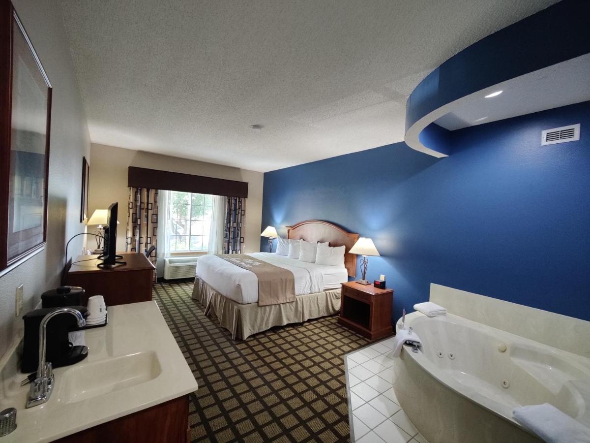 Baymont By Wyndham Albany Hotel Exterior photo