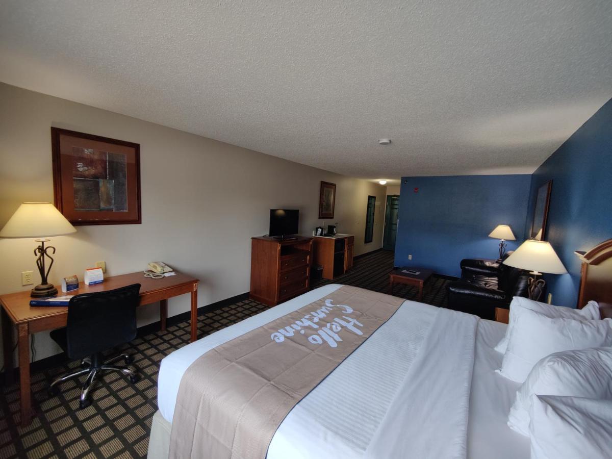 Baymont By Wyndham Albany Hotel Exterior photo